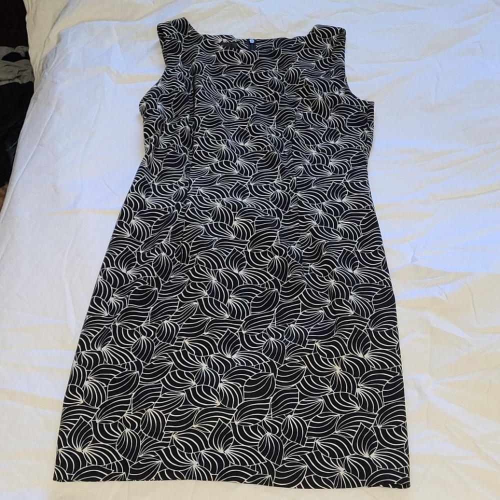 Sleeveless black & white dress size 10